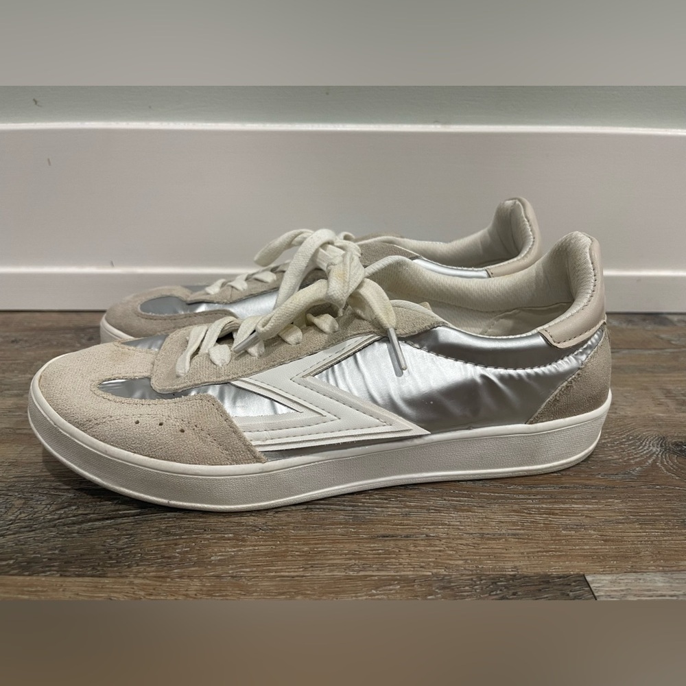 Zodiac Women’s 8.5, Silver and Cream Sneakers